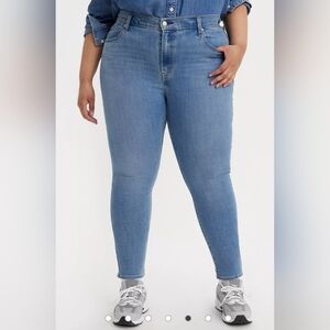 61. NWT - Levi's 721 High-Rise Skinny Jeans